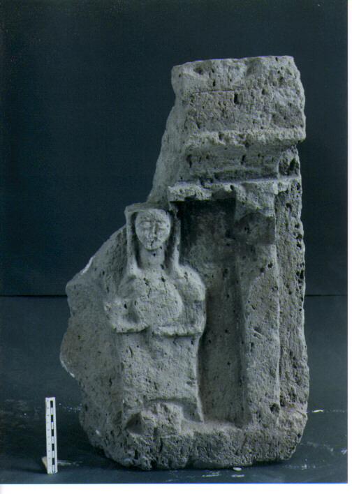 FIGURA UMANA (STELE VOTIVA) - CIVILTA' PUNICA (secc. V/ IV a.C)