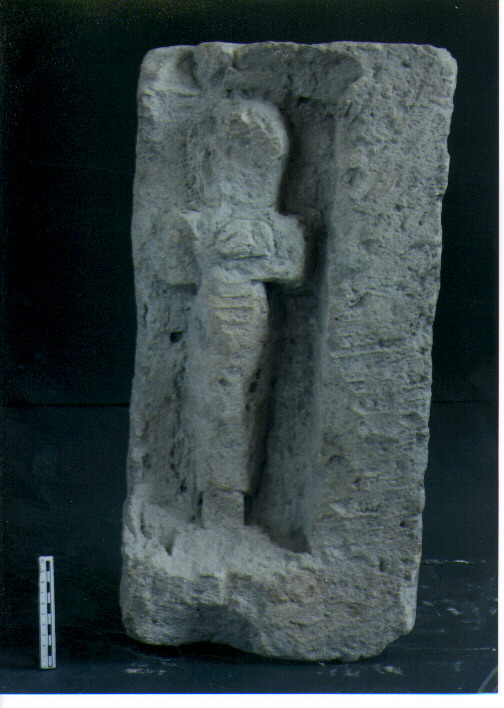 FIGURA UMANA (STELE VOTIVA) - CIVILTA' PUNICA (secc. V/ IV a.C)