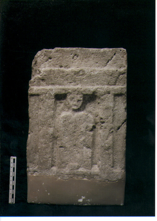 FIGURA UMANA (STELE VOTIVA) - CIVILTA' PUNICA (SEC. IV A.C)