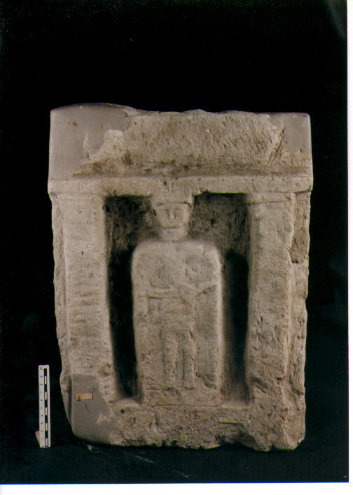 FIGURA UMANA (STELE VOTIVA) - CIVILTA' PUNICA (secc. V/ IV a.C)