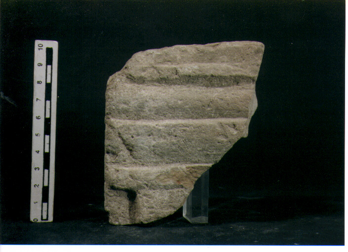 STELE VOTIVA/ FRAMMENTO - CIVILTA' PUNICA (SECC. V/ IV A.C)