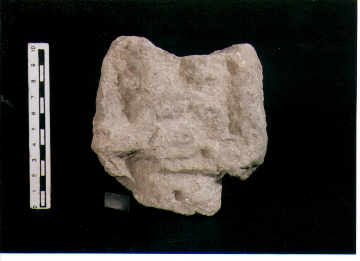 FIGURA UMANA (STELE VOTIVA/ FRAMMENTO) - CIVILTA' PUNICA (secc. V/ IV a.C)