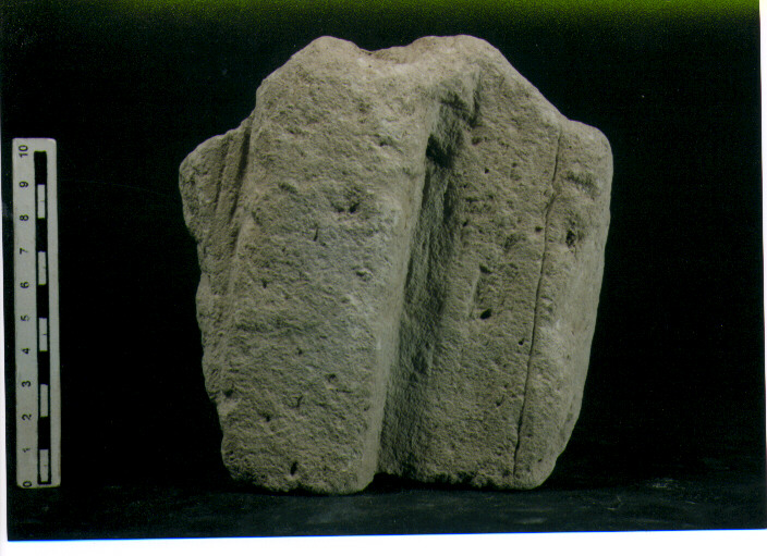 STELE VOTIVA/ FRAMMENTO - CIVILTA' PUNICA (secc. V/ IV a.C)