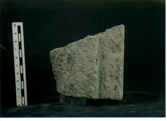 STELE VOTIVA/ FRAMMENTO - CIVILTA' PUNICA (secc. V/ IV a.C)