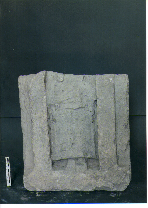 FIGURA UMANA (STELE VOTIVA) - CIVILTA' PUNICA (secc. V/ IV a.C)