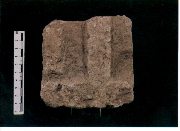 FIGURA UMANA (STELE VOTIVA/ FRAMMENTO) - CIVILTA' PUNICA (SEC. IV A.C)