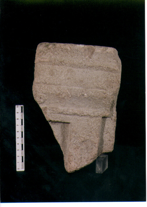 STELE VOTIVA/ FRAMMENTO - CIVILTA' PUNICA (secc. V/ IV a.C)