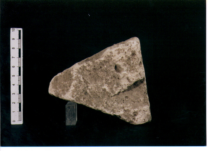 STELE VOTIVA/ FRAMMENTO - CIVILTA' PUNICA (secc. V/ IV a.C)