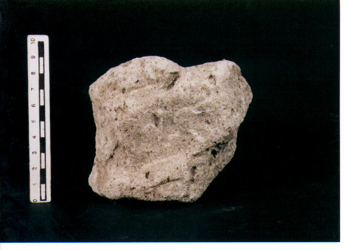 STELE VOTIVA/ FRAMMENTO - CIVILTA' PUNICA (secc. V/ IV a.C)