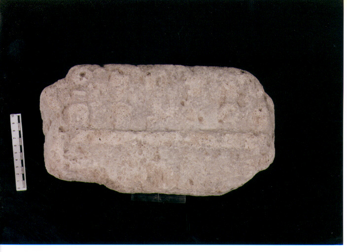 STELE VOTIVA/ FRAMMENTO - CIVILTA' PUNICA (secc. VI/ V a.C)