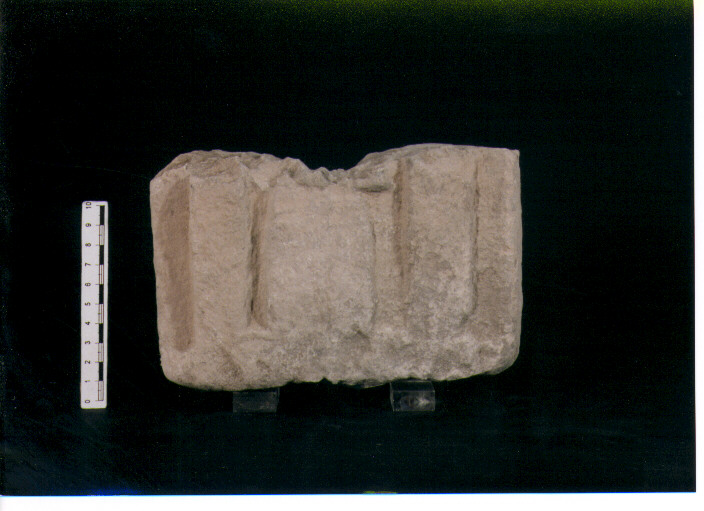 FIGURA UMANA (STELE VOTIVA) - CIVILTA' PUNICA (secc. IV/ III a.C)