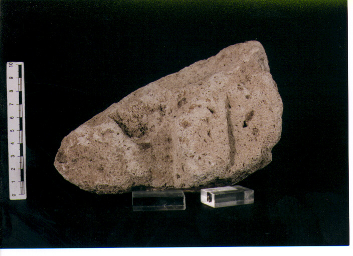 STELE VOTIVA/ FRAMMENTO - CIVILTA' PUNICA (secc. V/ IV a.C)