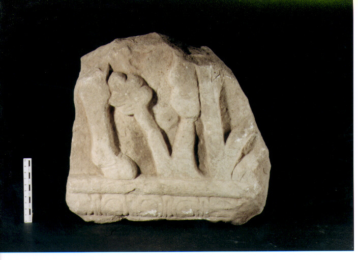 sarcofago/ frammento - ETA' GIUDICALE (secc. IX/ XII d.C)