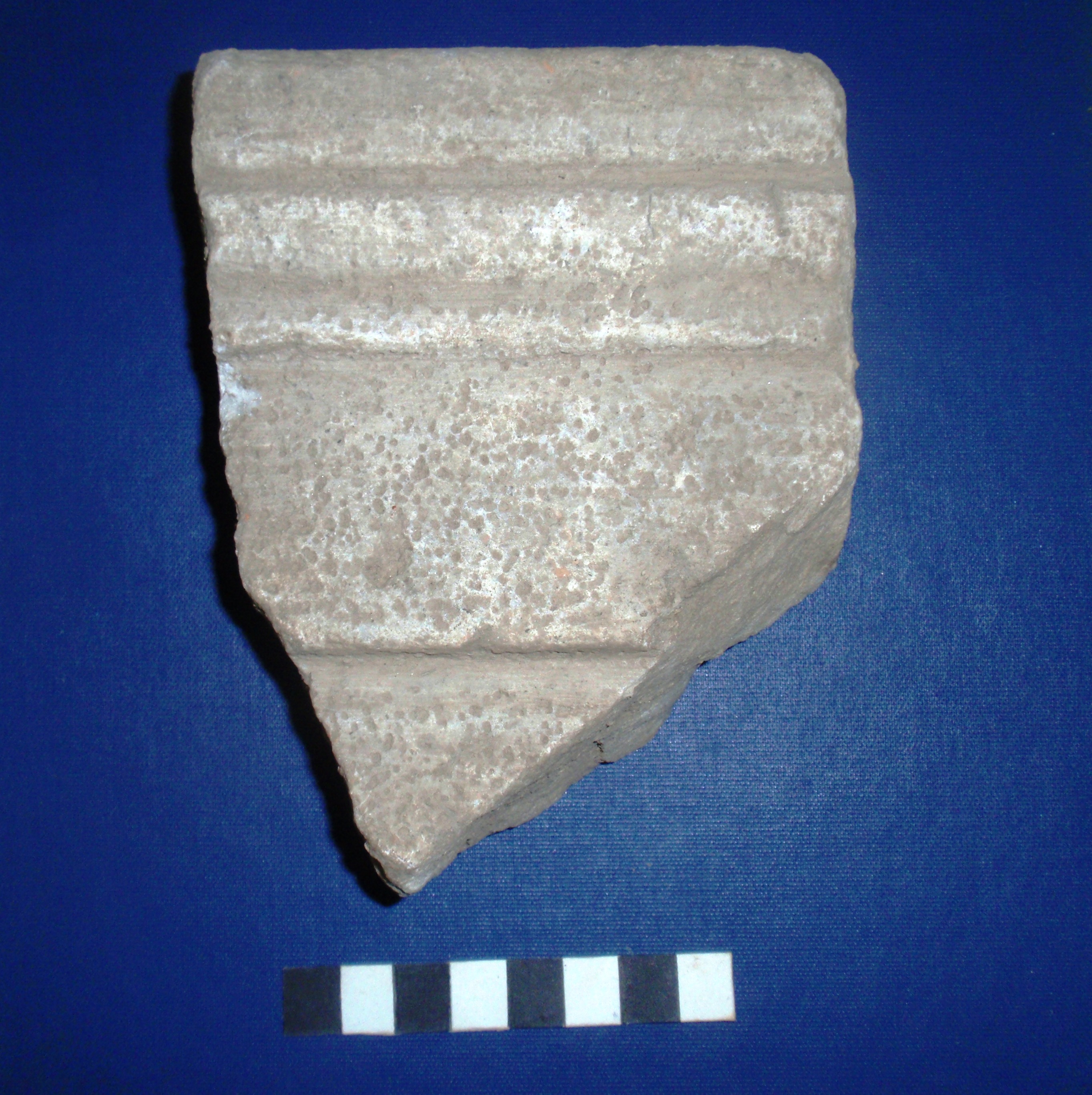 lastra, modanata in pietra calcare (inizio Eta' di Augusto)