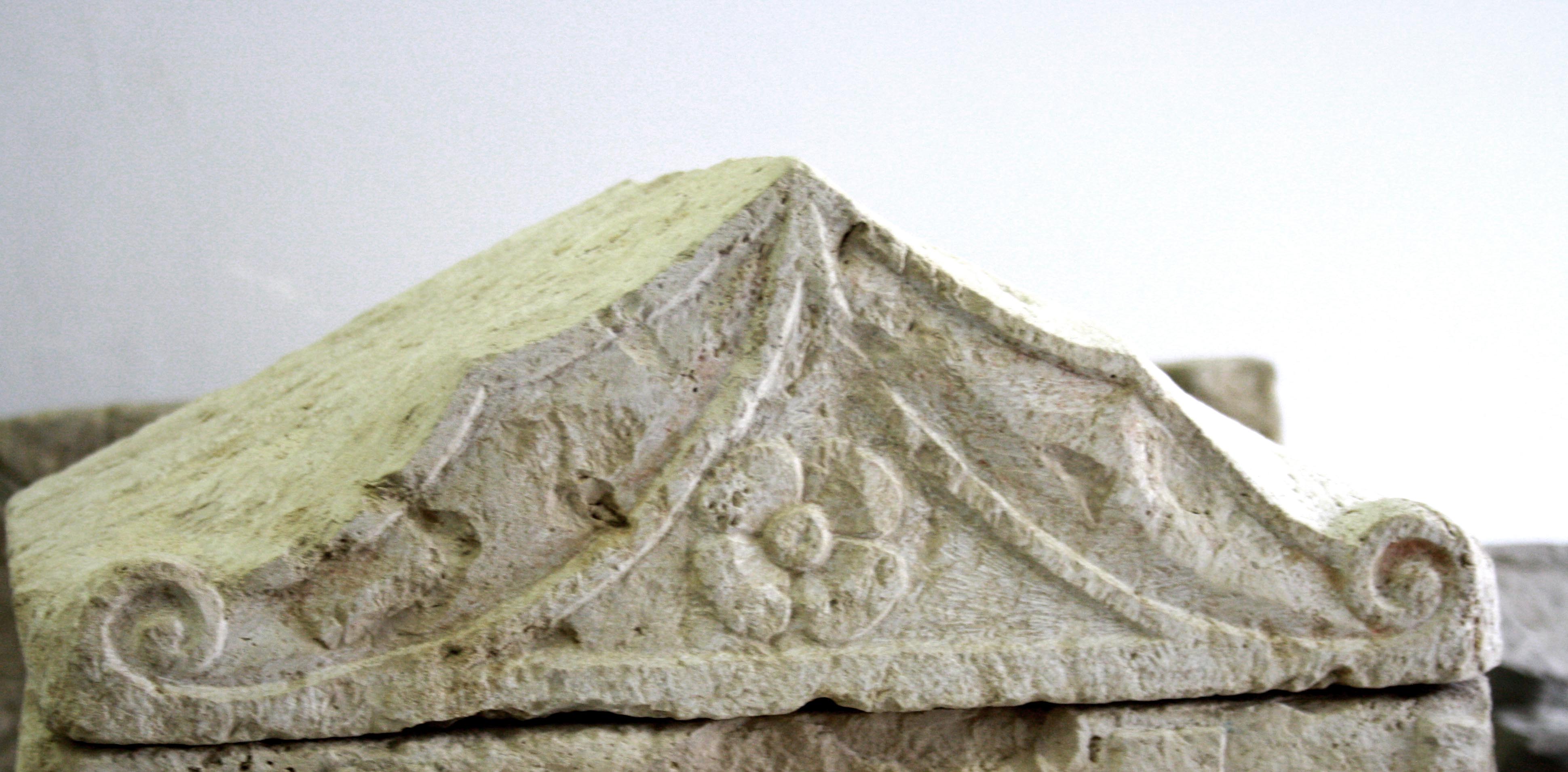 coperchio di urna, fastigiato (inizio II a.C)