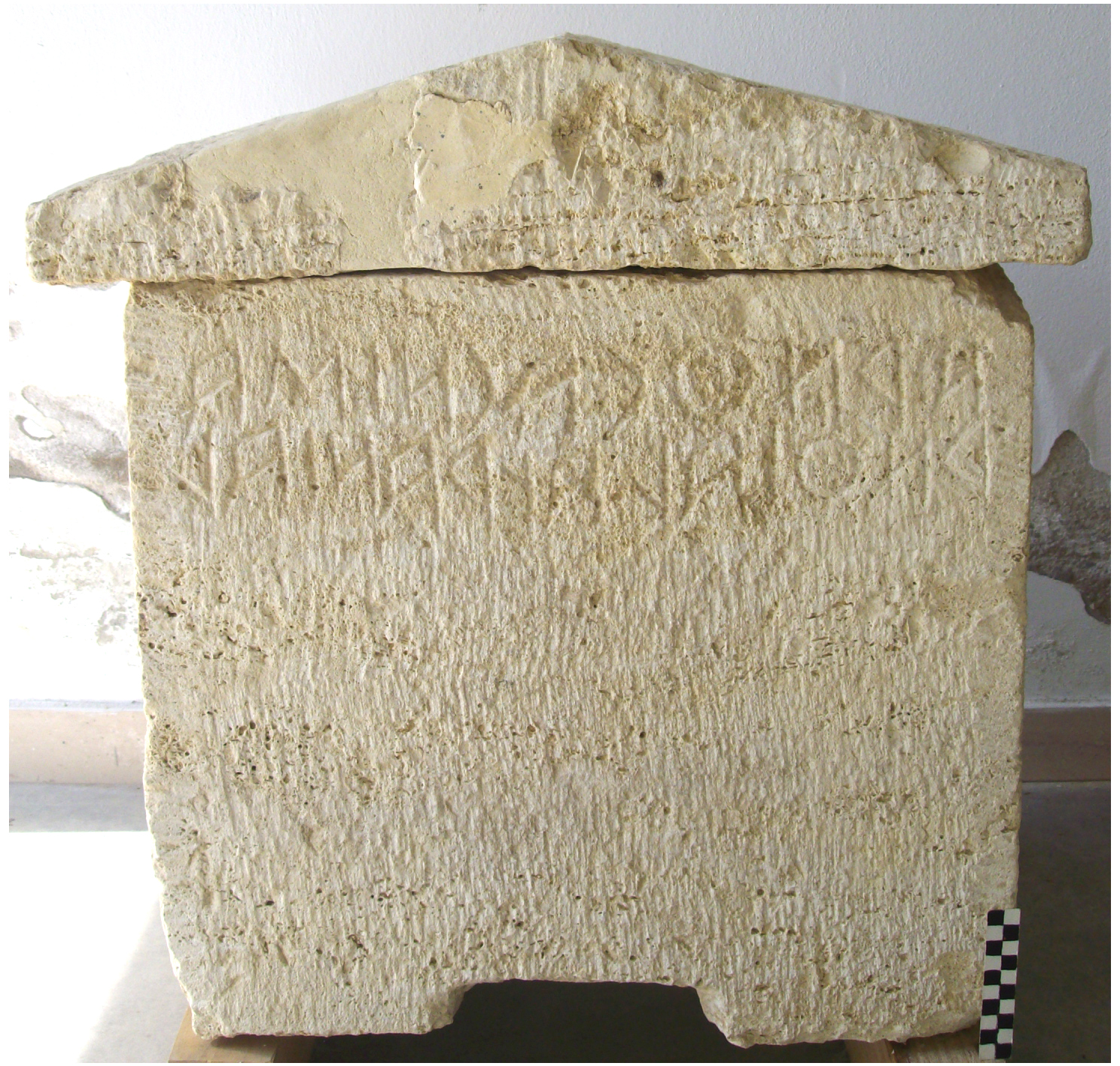cassa di urna, cubica (metà III a.C)