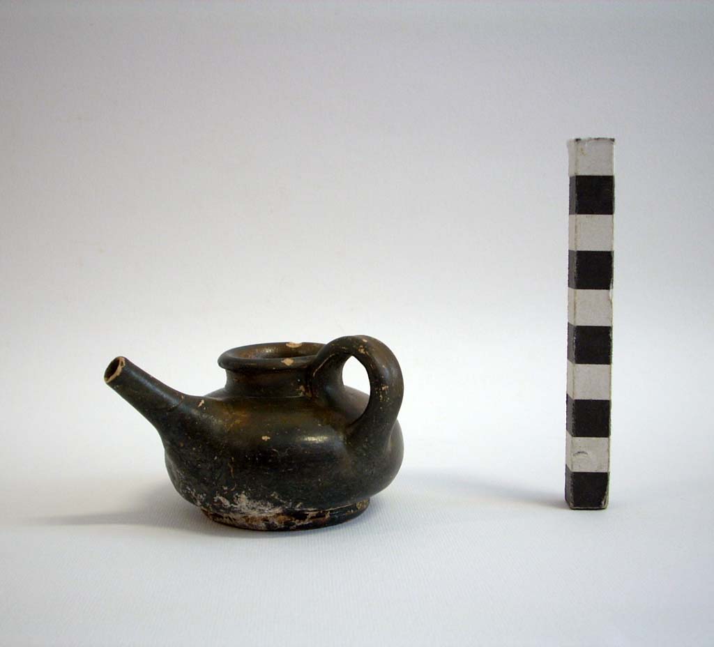 guttus, Morel, vicino al tipo 5812a 1 - ambito apulo (ultimo quarto sec. IV a.C)