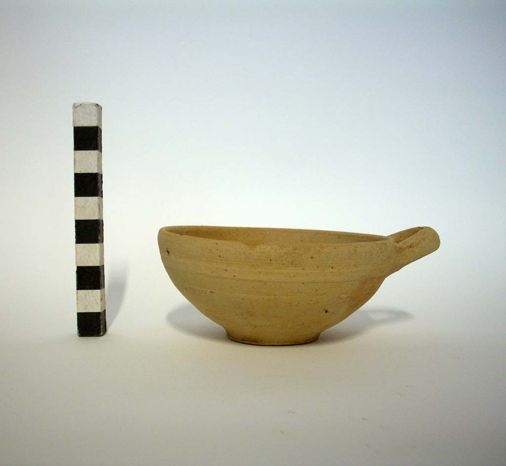 Coppetta monoansata - produzione apula (seconda metà sec. IV a.C)