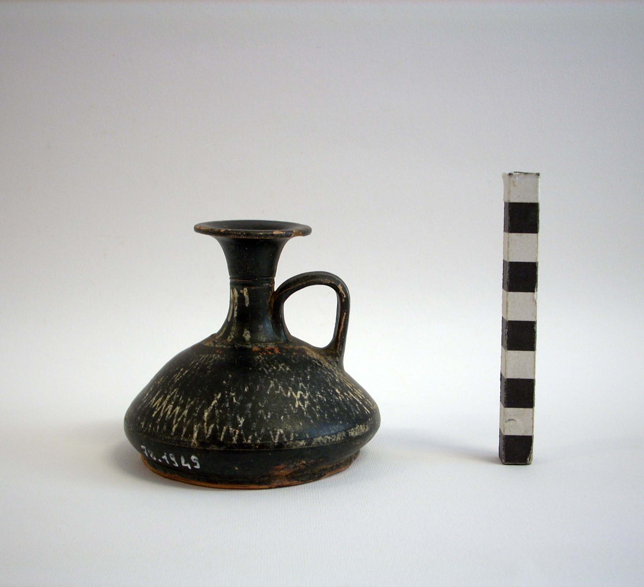 lekythos, Redavid, tipo 2 - variante a // Morel, tipo 5423a 1 - ambito apulo (ultimo quarto sec. IV a.C)