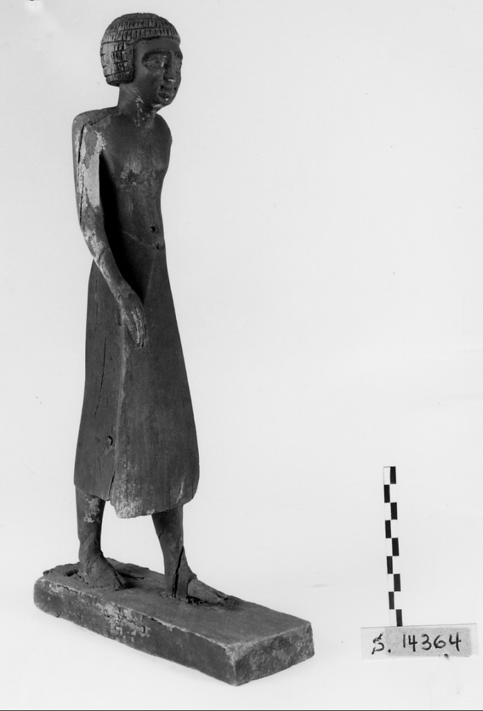 Statuetta maschile stante (Medio Regno)