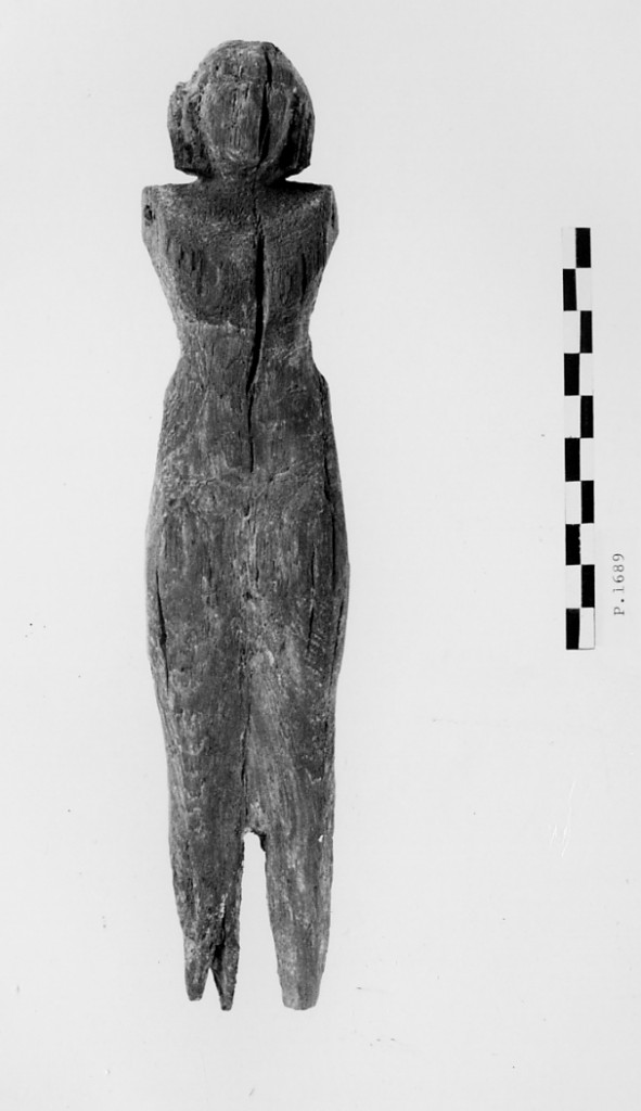 Statuetta femminile stante (Medio Regno)