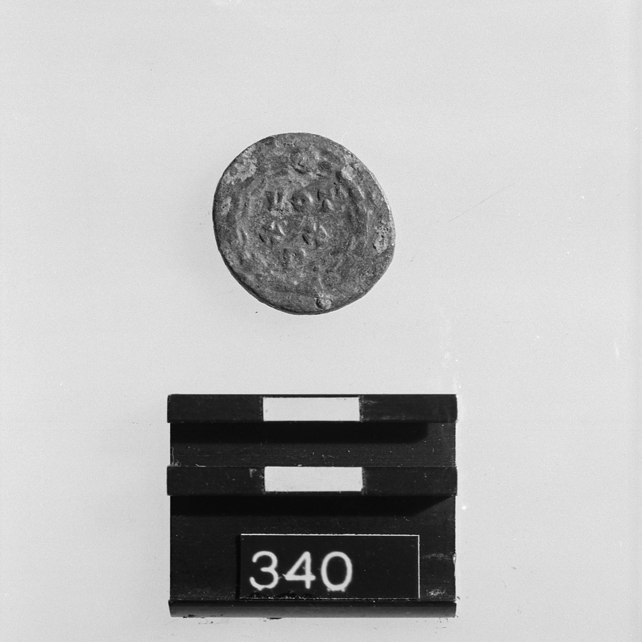 Frazione di follis, SUTHERLAND RIC VI, n.36b (Sec.III d.C)