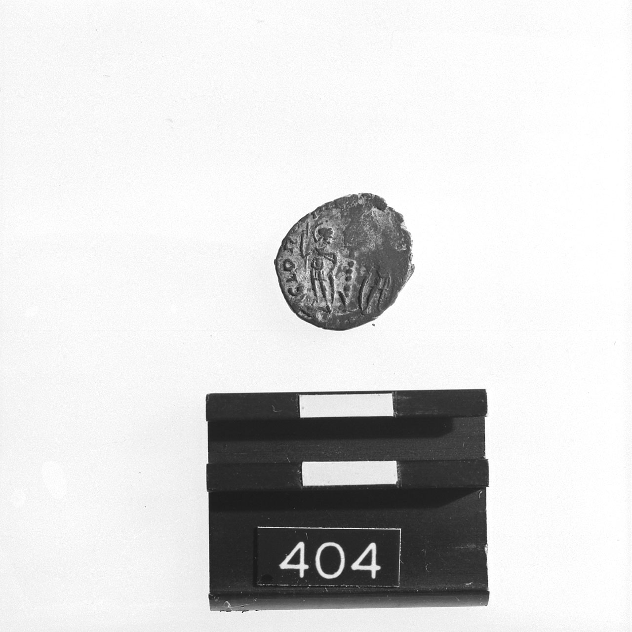 AE III, KENT RIC VIII, pp.249-251 (Sec.IV d.C)