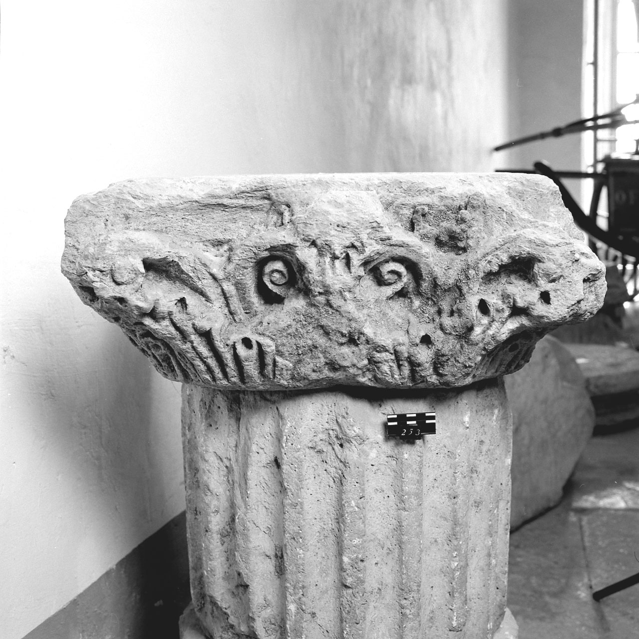 Capitello/frammento (Età romana)