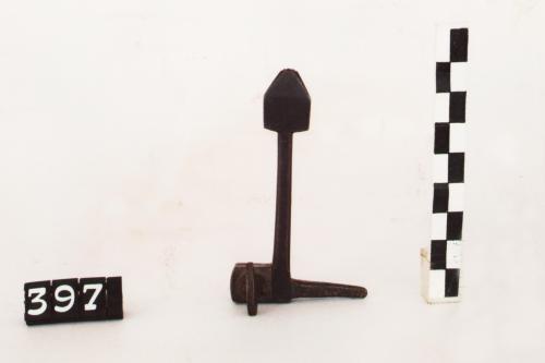 elemento di telaio per seghetto, utensili da lavoro - bottega calabrese (sec. XX prima metà, da 1900 a 1949)