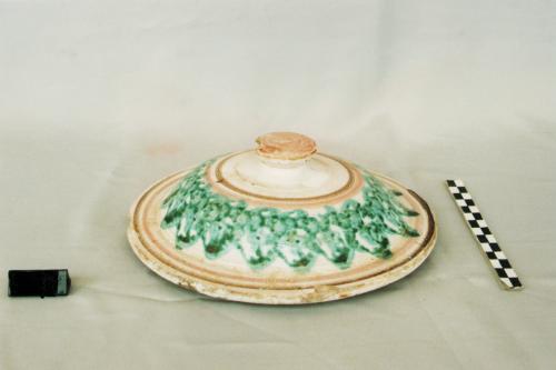 coperchio di zuppiera, coperchi, vasellame da cucina - bottega calabrese (sec. XX prima metà, da 1900 a 1949)
