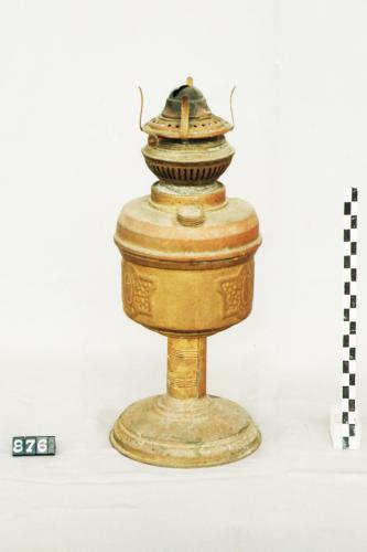lume a petrolio, lumi, utensili domestici - bottega calabrese (sec. XX prima metà, da 1900 a 1949)