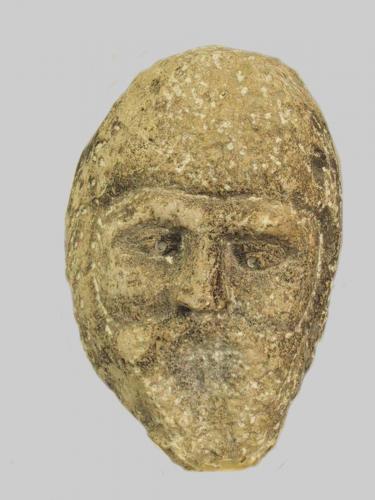 testa d'uomo (statua, frammento) - bottega Italia meridionale (fine/ inizio secc. XIV/ XV)
