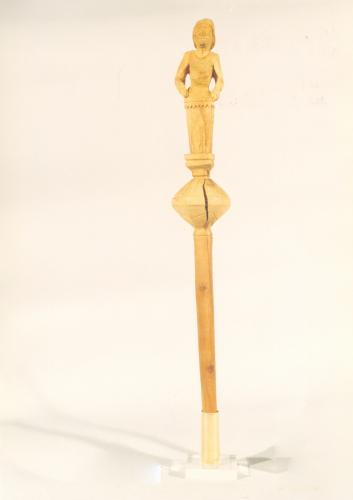 figure femminili (conocchia, conocchie, strumenti da lavoro) di Tassone Michele - artigianato contadino (sec. XX seconda metà, da 1950 a 1999)