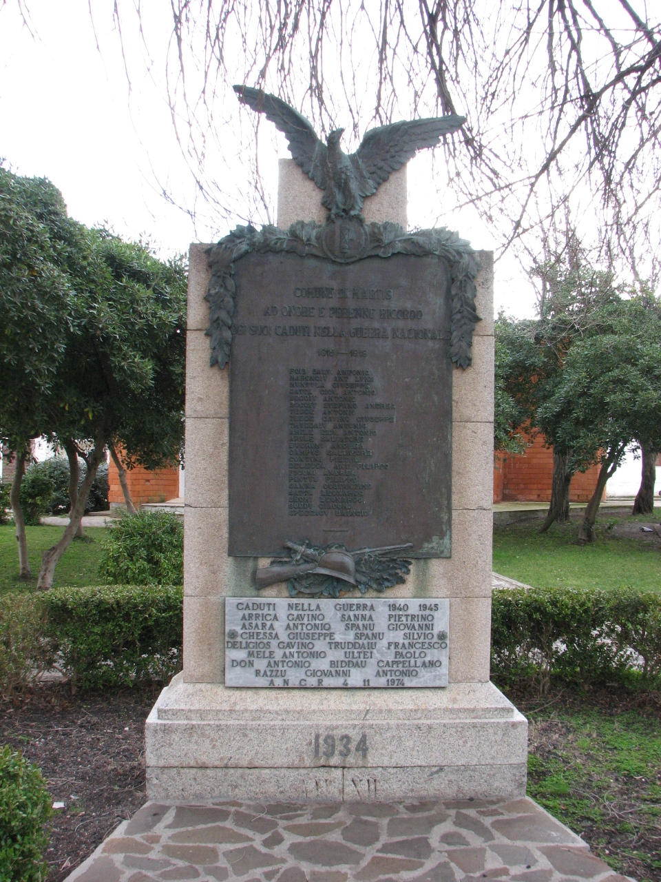 allegoria della Vittoria come aquila (monumento ai caduti - a cippo) di Fonderia Artistica Laganà (sec. XX)