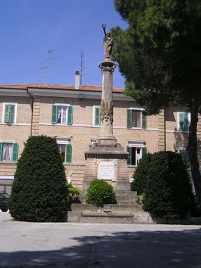 monumento ai caduti - a colonna di Lucci Nicola (attribuito) (prima metà XX)