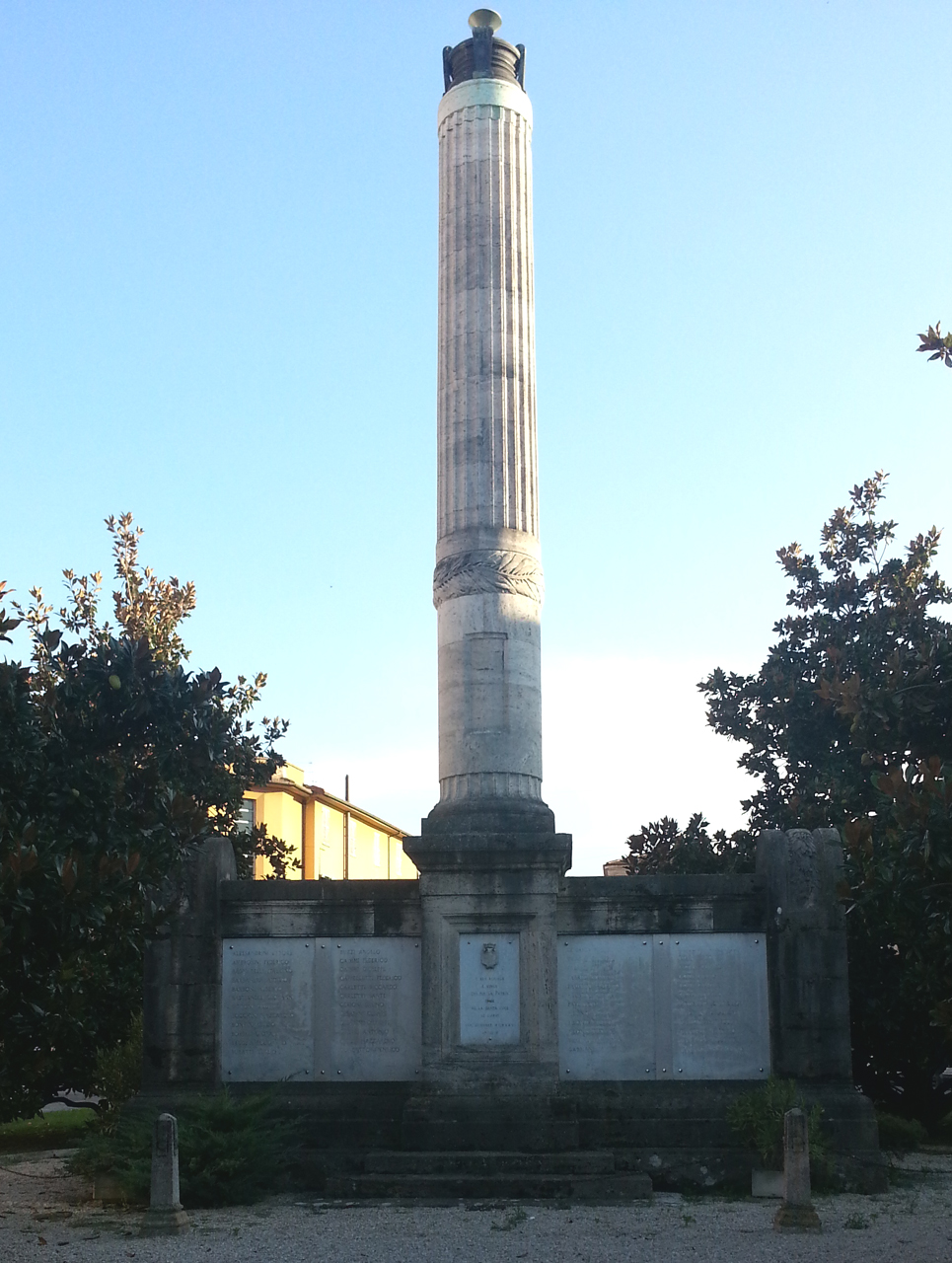 monumento ai caduti - a colonna (prima metà XX)