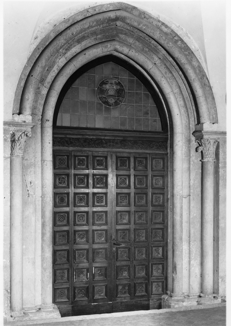 portale - a sesto acuto - ambito cistercense (sec. XIII)