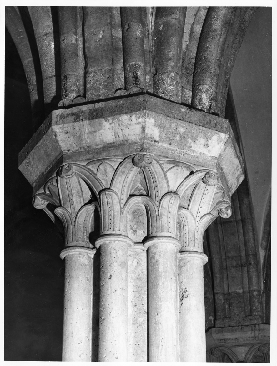pilastro - a fascio, serie - ambito cistercense (sec. XIII)