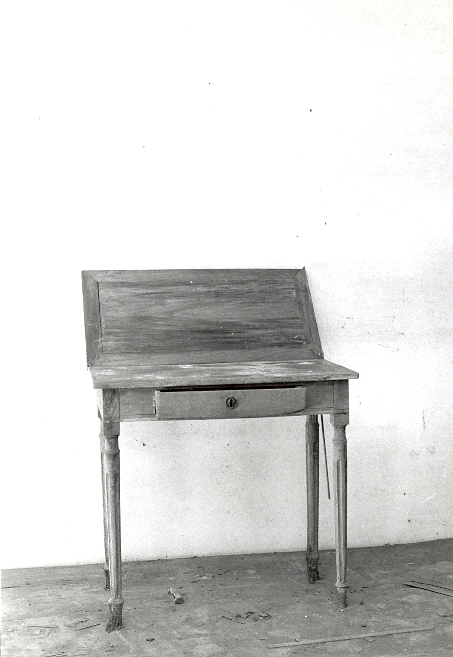 tavolino (prima metà sec. XIX)