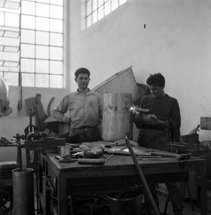 Ditta Buscetto - Lavoratori (negativo) di Rossi, Antonio (studio) (seconda metà XX)