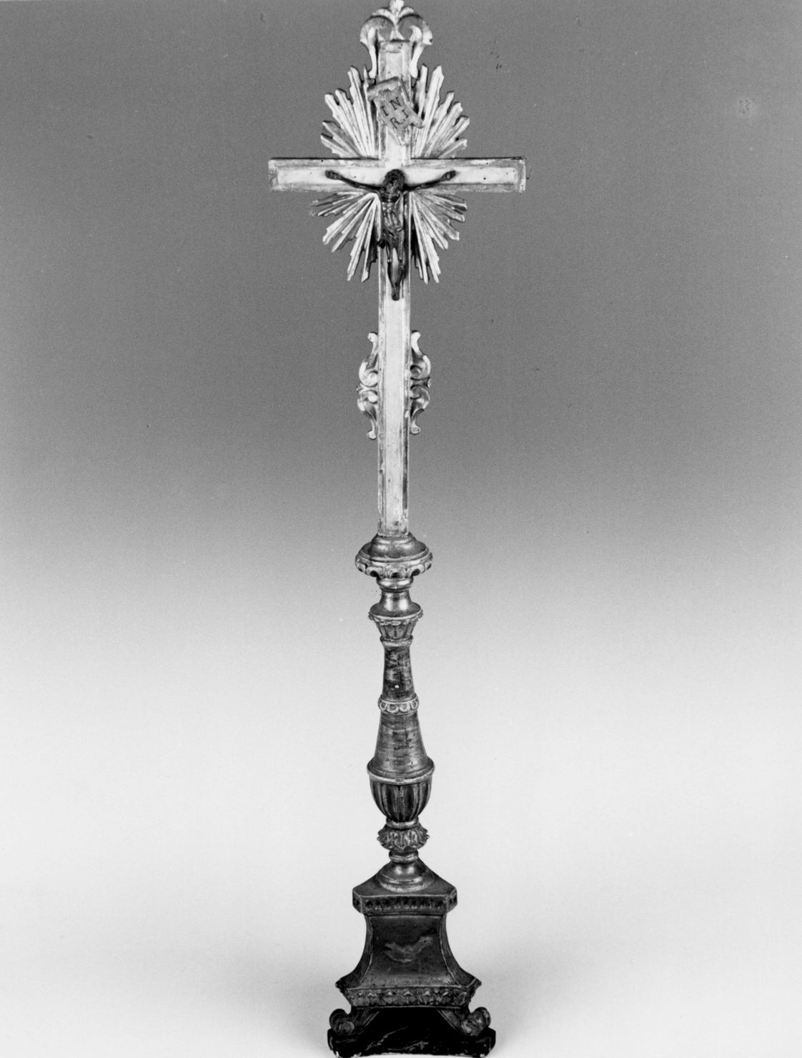 Cristo crocifisso (croce d'altare) - bottega laziale (seconda metà sec. XIX)