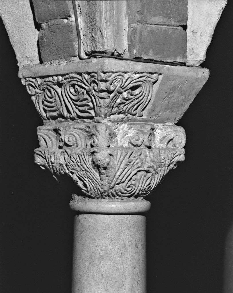 capitello, frammento - ambito Italia settentrionale (secc. IX/ X)