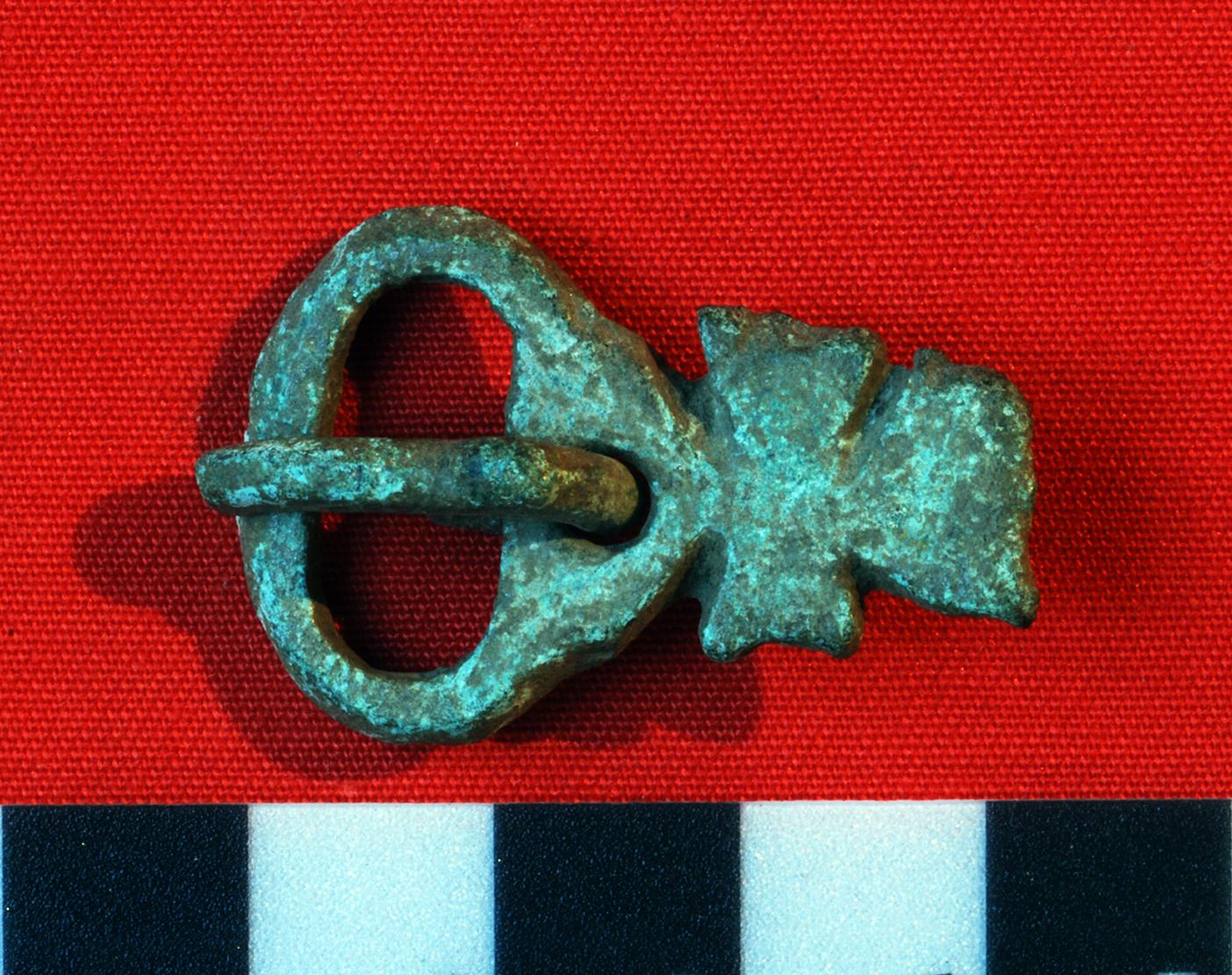 fibbia, Cruciforme (Alto Medioevo)