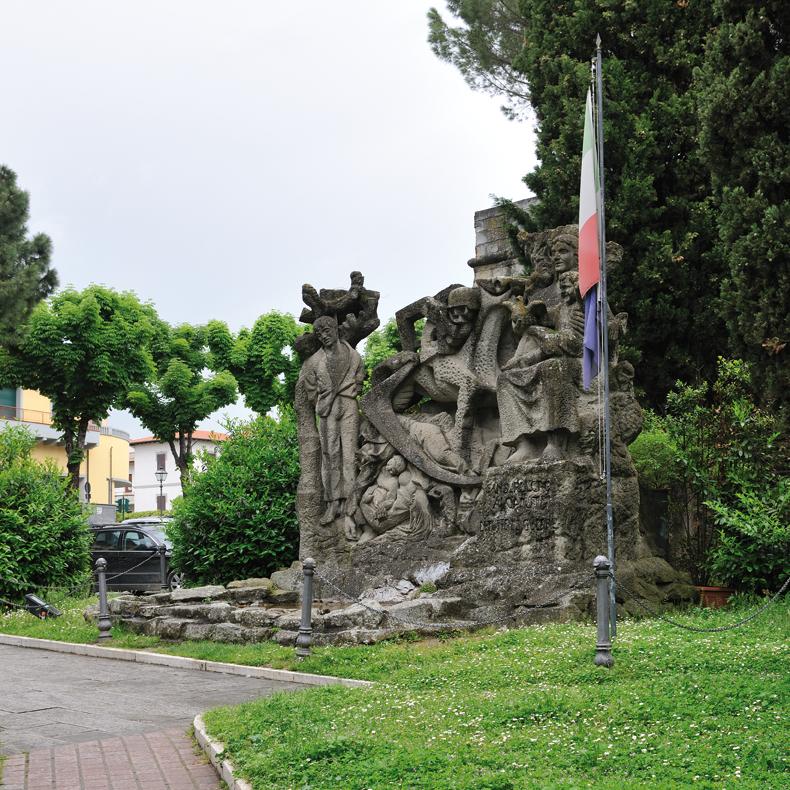 Monumento ai caduti di tutte le guerre di Sansepolcro, allegoria della guerra (monumento ai caduti - a fontana, opera isolata) di Mazzacurati Marino (terzo quarto XX)
