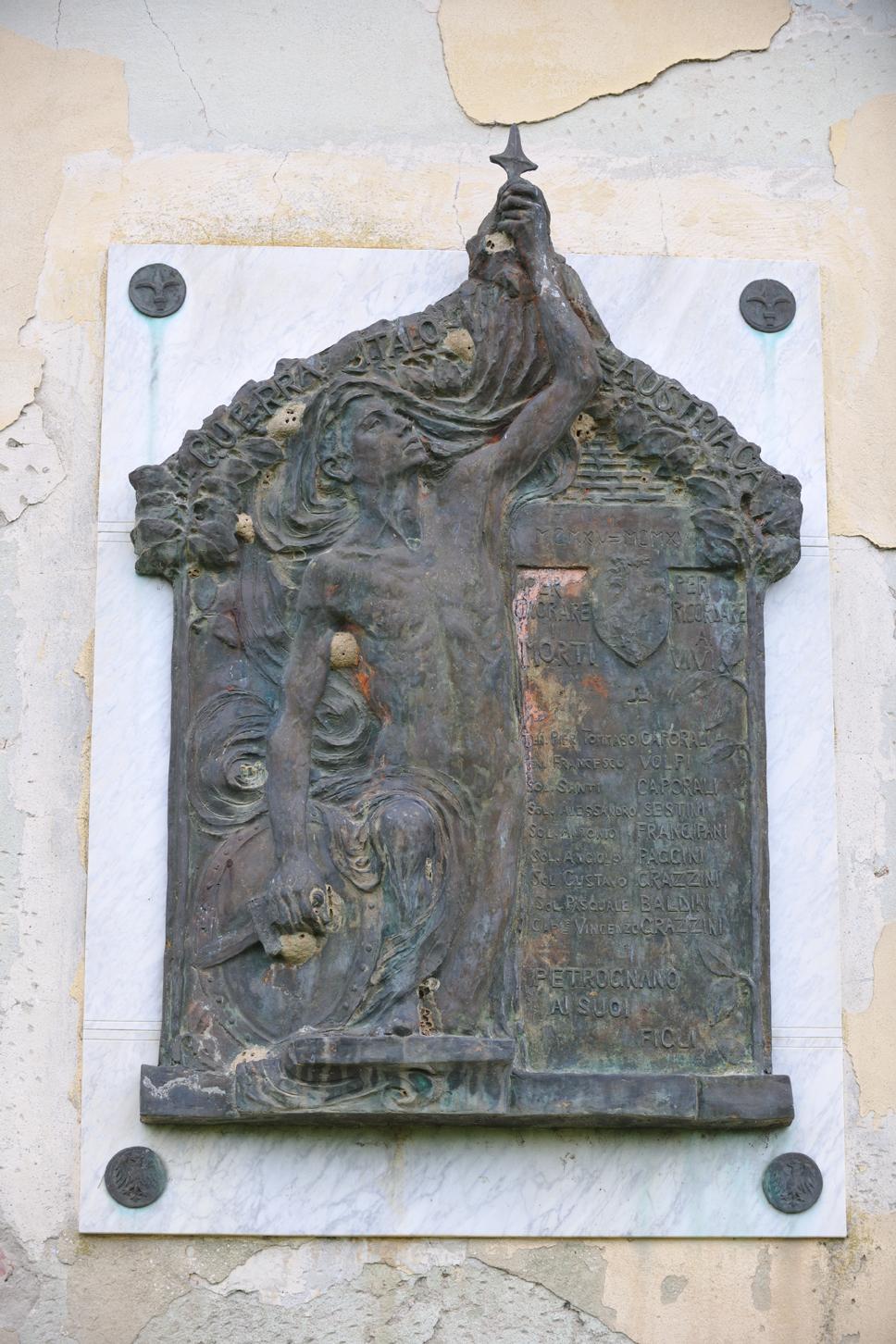 Monumento ai caduti di Campoluci, Allegoria del Soldato come Eroe antico (monumento ai caduti - a lapide, opera isolata) di Guerri Pietro (primo quarto XX)