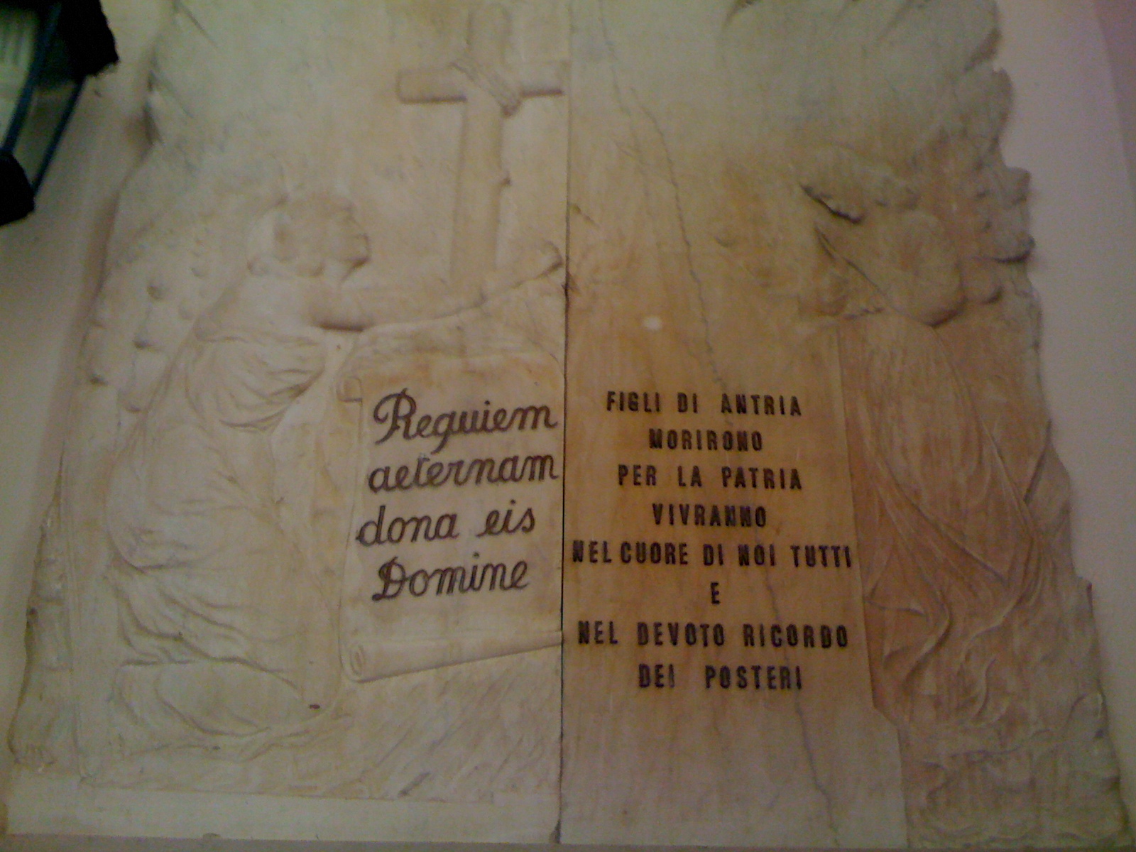 Monumento ai caduti di Antria, allegoria del sacrificio del Soldato per la Patria (monumento ai caduti - a lapide, opera isolata) - ambito aretino (XX)