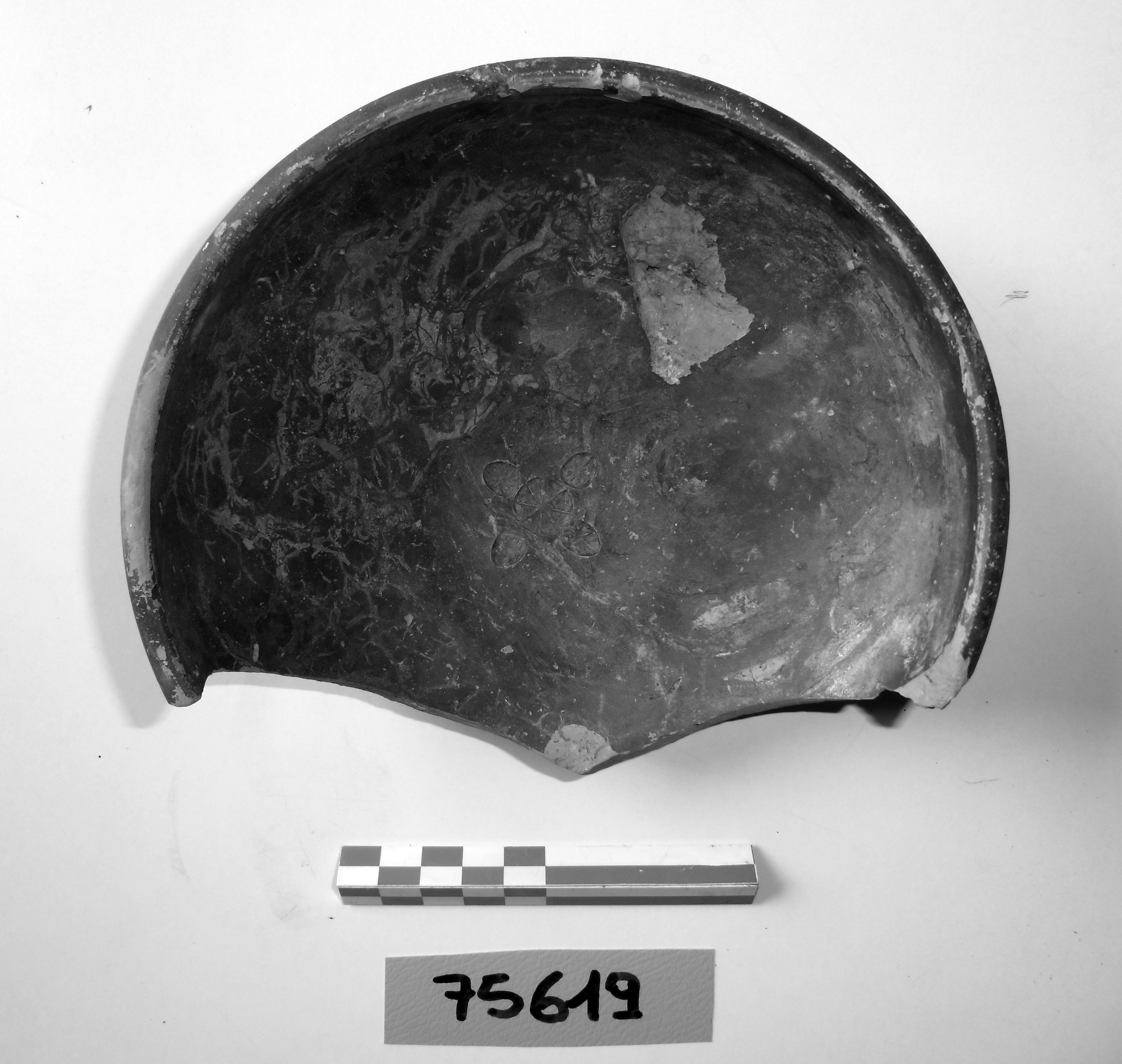 ciotola, a calotta, ceramica grigia stampigliata (Eta' antica)