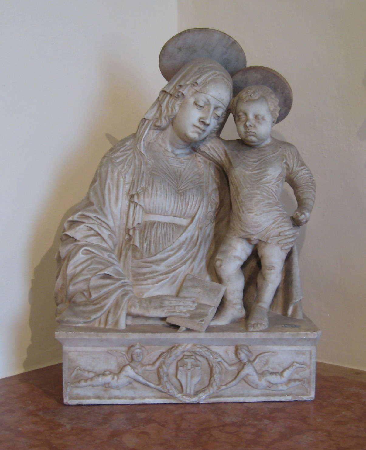 Madonna con Bambino (scultura, opera isolata) di Solari Cristoforo (attribuito) (sec. XV)