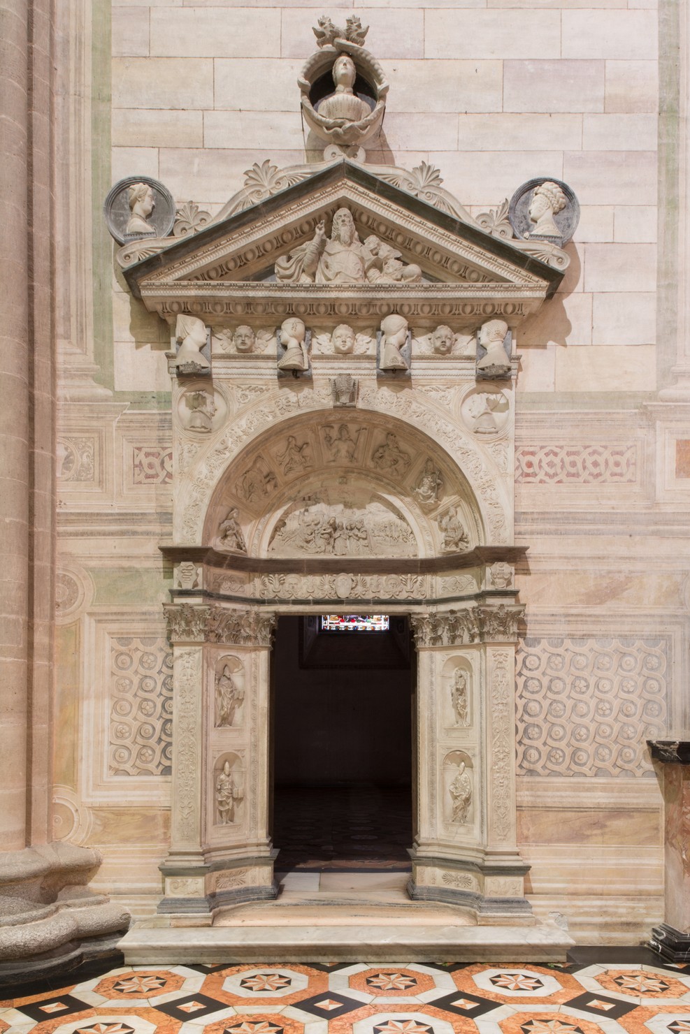 portale, opera isolata di Cazzaniga Tommaso (attribuito), Maffioli Alberto (attribuito) (sec. XV)