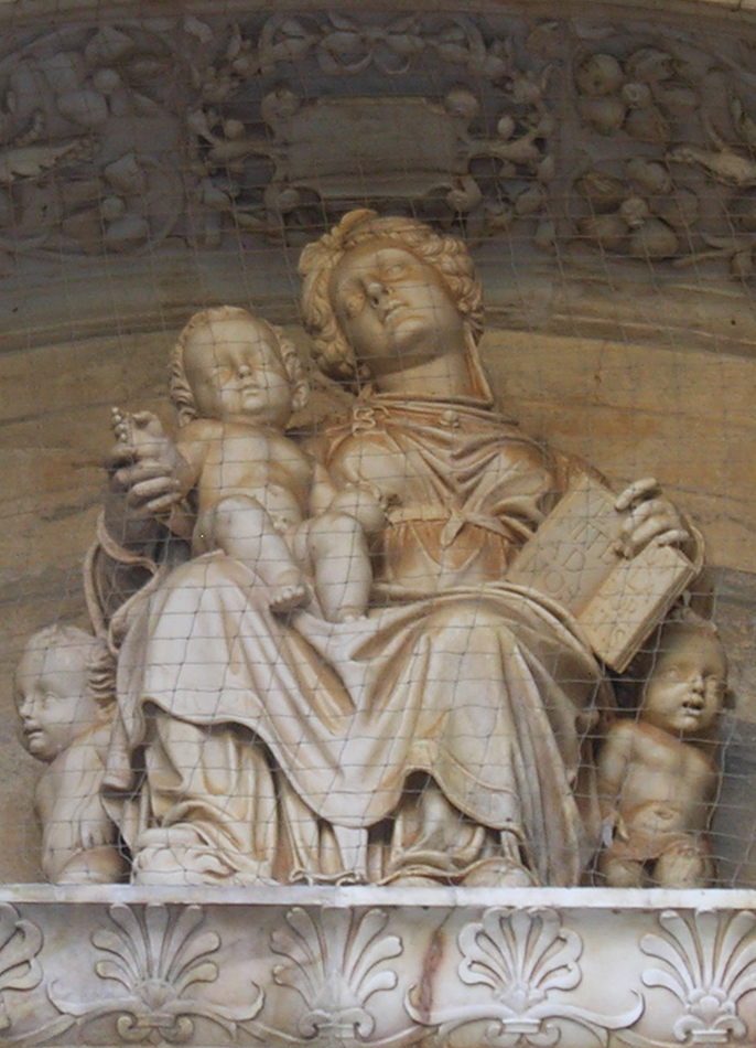 Madonna con Bambino e angeli (statua) di Marini Angelo (secc. XVI)